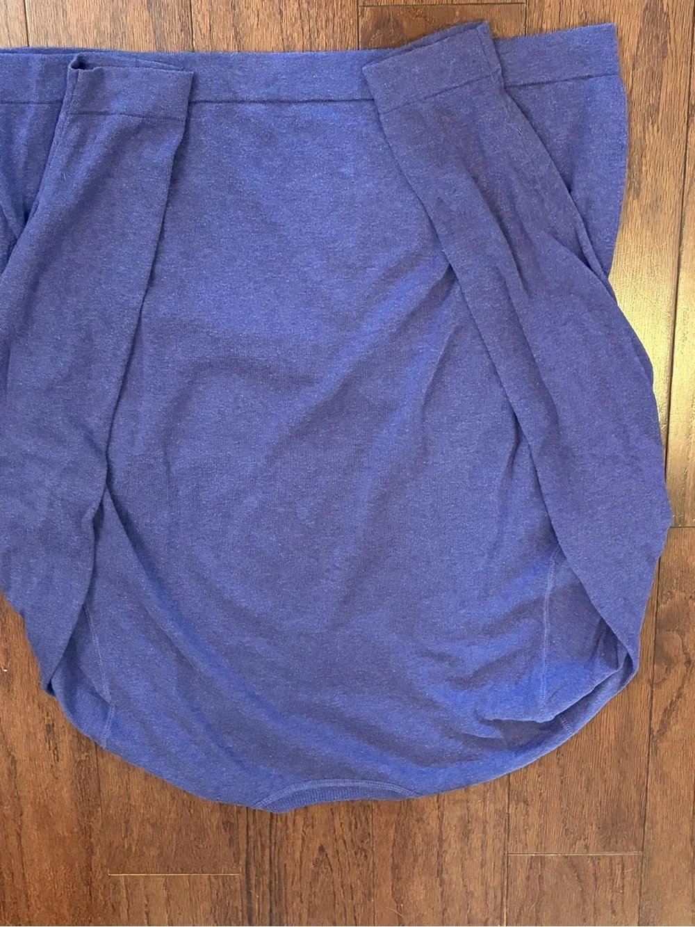 Banana Republic Men’s V-Neck Sweater in purple 100% cotton
